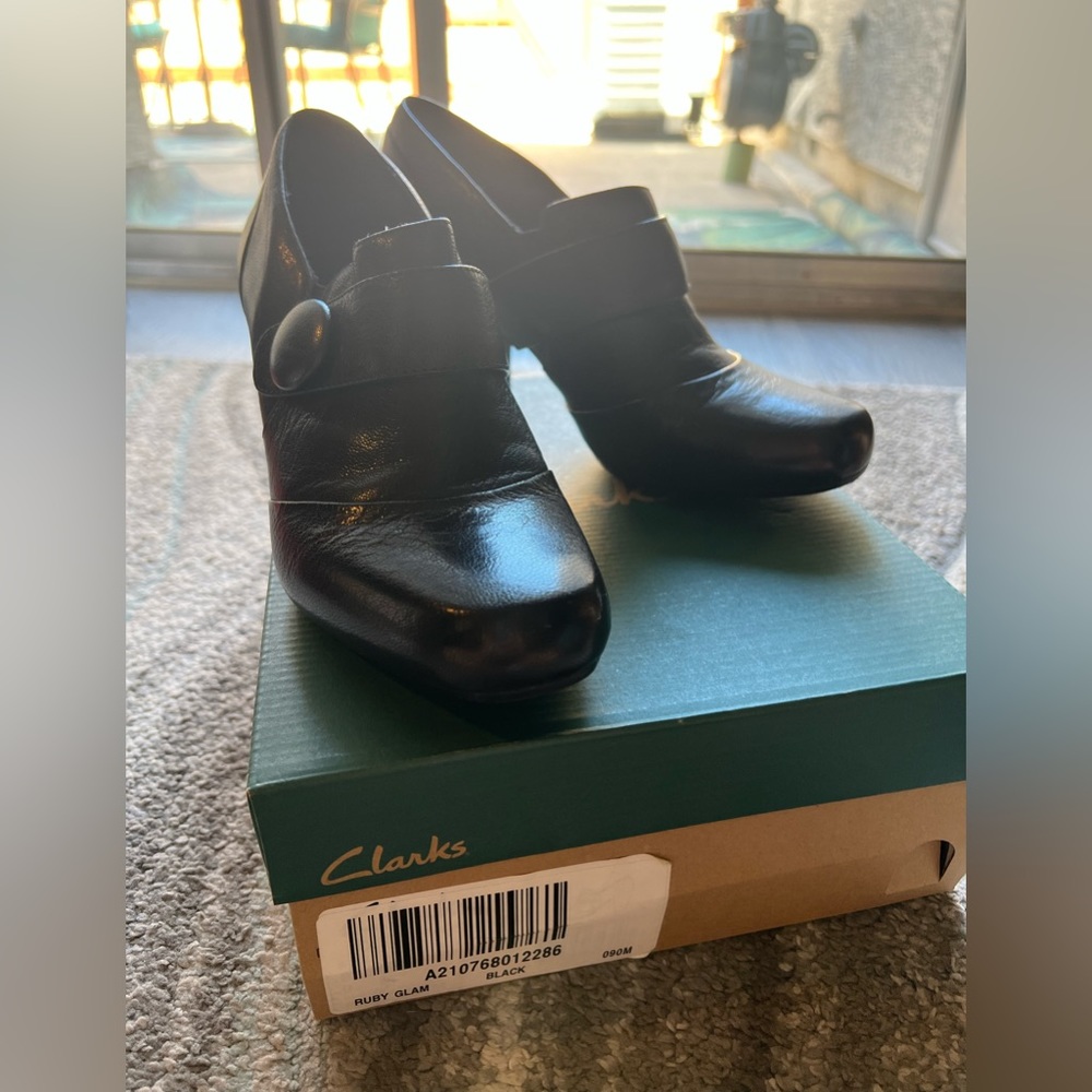 Clarks women’s size 9 Black Bendable’s - Picture 1 of 6